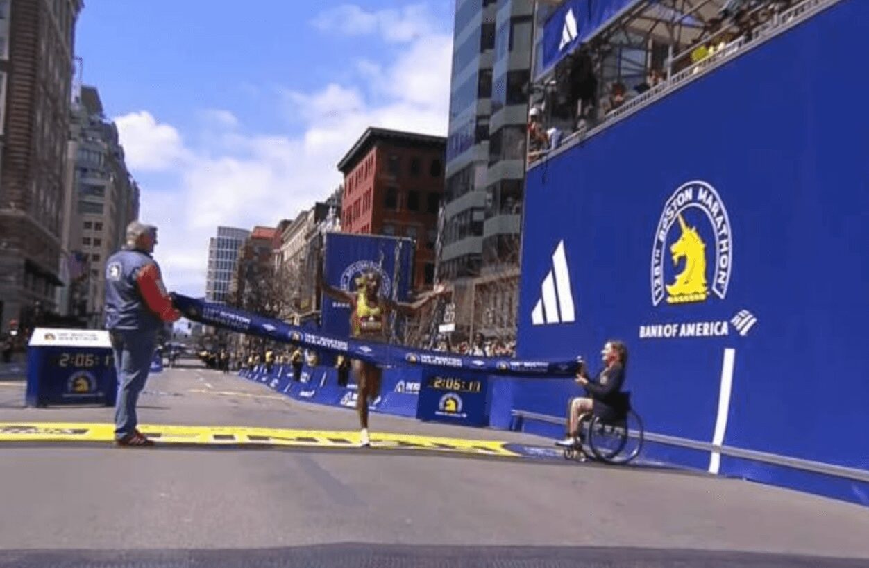 runpedia_Sisay Lemma conquista Maratón de Boston 2024