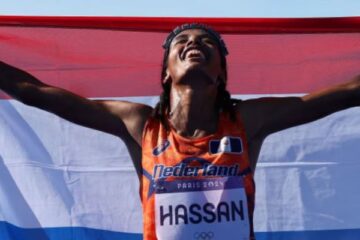 runpedia_Atletismo en París 2024 Sifan Hassan Coronada con el Oro Olímpico.