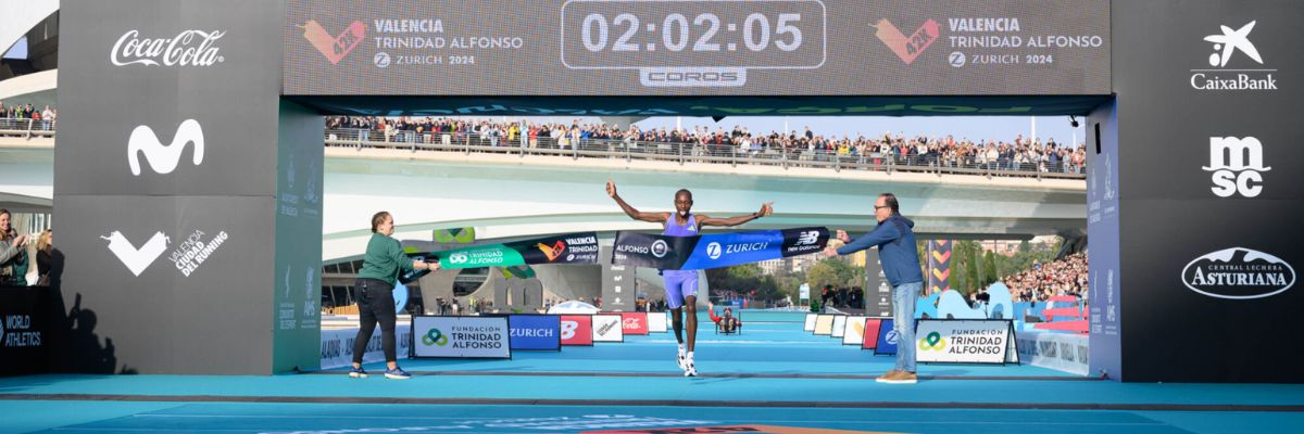 Runpedia_Sebastian Sawe logra la mejor marca mundial del año (20205) en el Maratón Valencia más emotivo.