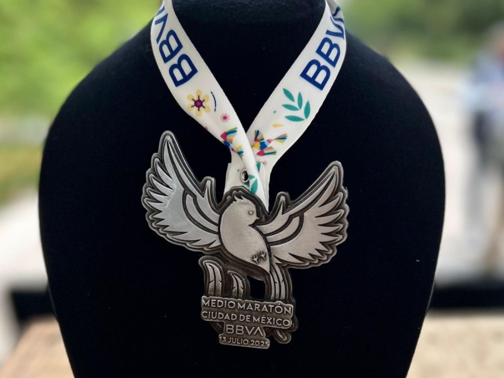 runpedia_¡Ya están aquí! Medallas y camisetas oficiales del Maratón y Medio Maratón de CDMX 2025.