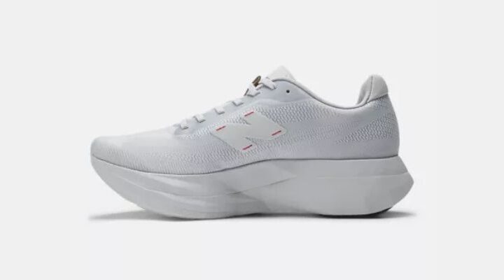 Calzado de Alto Rendimiento: District Vision x New Balance FuelCell SC Elite v5